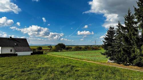 Aussicht Balkon - Etagenwohnung mit 67,00 m² in Reichelsheim / Beienheim zum Kaufen