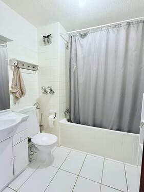 Innenliegends Badezimmer, teilsaniert - 