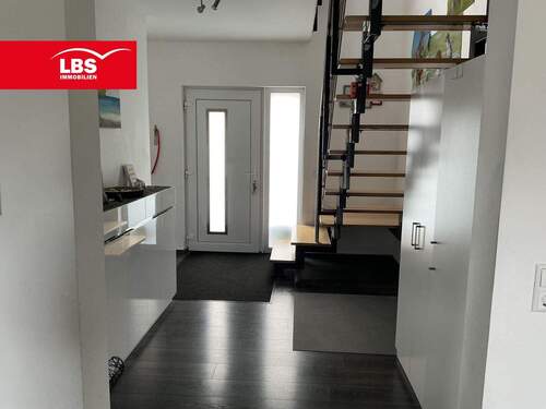 Flur - Einfamilienhaus mit 135,40 m&sup2; in Garbsen zum Kaufen