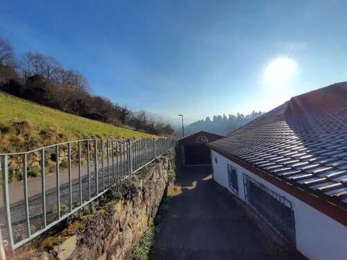 Wegeeinfahrt mit Garage - 