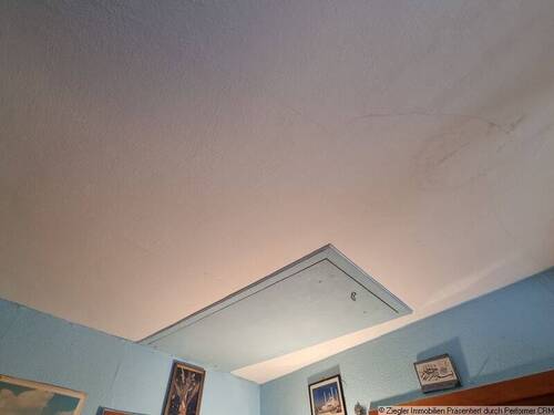 19 Vorderhaus DG Speicherzugang - 