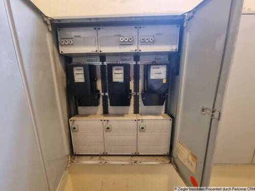 22 Vorderhaus Stromzählerschrank 2 - 