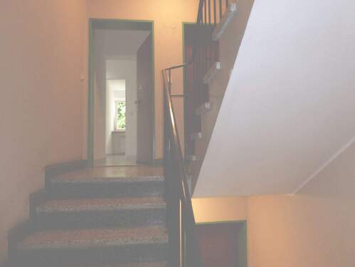 Treppenhaus ebenso - 