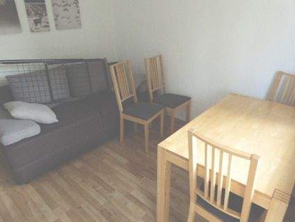 Wohnzimmer ebenso - 2 Zimmer Etagenwohnung in Düsseldorf