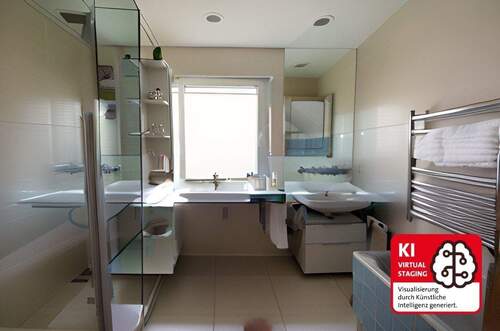 Tageslicht Bad mit Wanne und Dusche - 