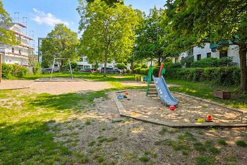 Spielplatz direkt vor der Tür - 