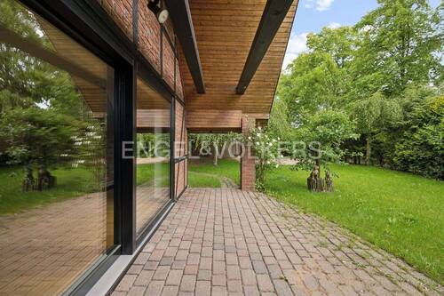 weitere Außenansicht der überdachten Terrasse - 