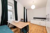 Wohn- und Schlafzimmer - 
