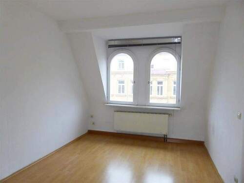 Zimmer 2 - 4 Zimmer Etagenwohnung in Nürnberg