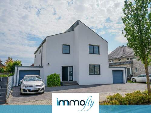 Hausansicht - Erdgeschoss-Wohnung mit Garten und Garage