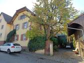 Hausansicht - Ehemaliger Winzerhof mit Nebengebäuden
