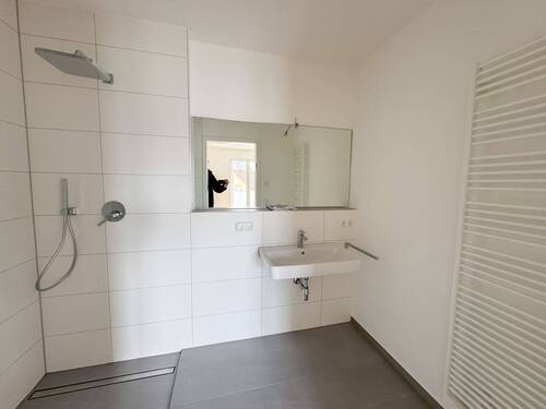 Duschbad - hochwertige Sanitärausstattung - 