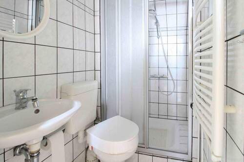 Badezimmer mit Dusche - 