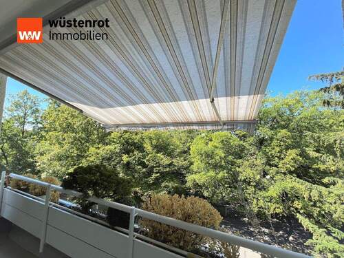 Balkon mit elektrischer Markise - Etagenwohnung mit 76,50 m&sup2; in Haar zum Kaufen