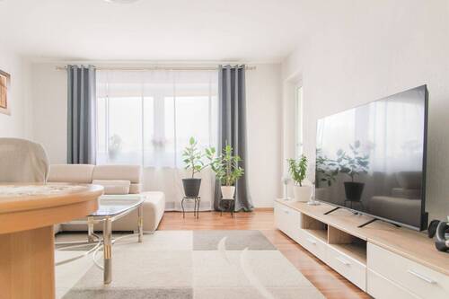 Wohn-/ Esszimmer - Helle und großzügig geschnittene 4-Zimmer-Wohnung in attraktiver Lage