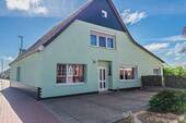 Hausansicht - Ländliche Weite trifft großzügigen Wohnkomfort - 2008 kernsaniertes Einfamilienhaus mit Weitblick!