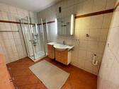 Bad mit Dusche - 