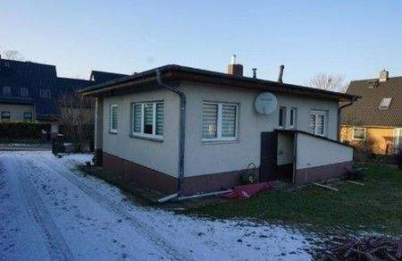 Ansicht mit Einfahrt - 