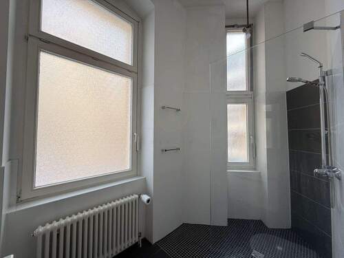 Badezimmer - Etagenwohnung mit 67,00 m&sup2; in Berlin zum Kaufen