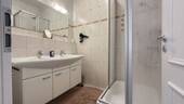 Bad mit Dusche - 