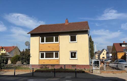 Aussenansicht (2).jpg - Familienheim in der Ortsmitte - 420.000,00 EUR Kaufpreis, ca.  154,00 m² Wohnfläche