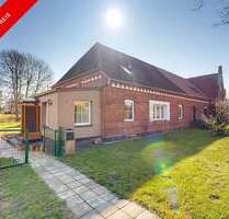 Historische Doppelhaushälfte mit großem Grundstück und Raum für individuelle Ideen - Kröpelin Altenhagen