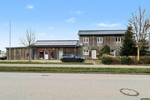 Straßenansicht - Exklusive Gewerbe- und Wohnimmobilie in Kappeln: Wohnen und Arbeiten in Perfektion