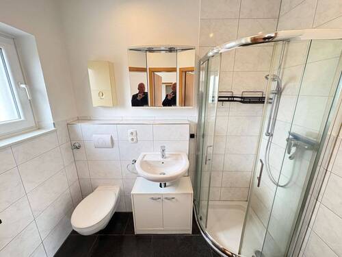 Bad freie Wohnung Anbau Hof.jpg - 