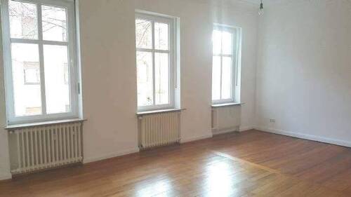 Wohnbereich andere Seite - 5 Zimmer Etagenwohnung in Saarbrücken