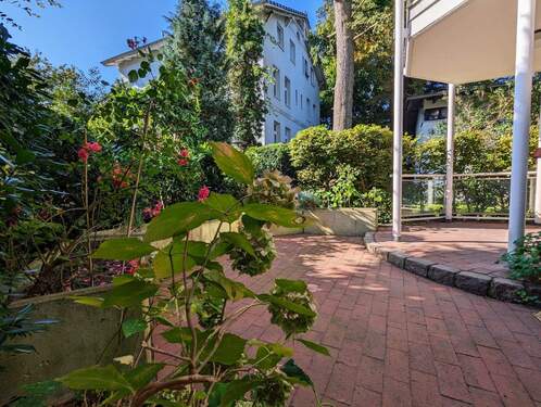 sonnige Terrasse, Südseite - Helle Terrassenwohnung in den Elbvororten - Bezug nach umfangreicher Renovierung