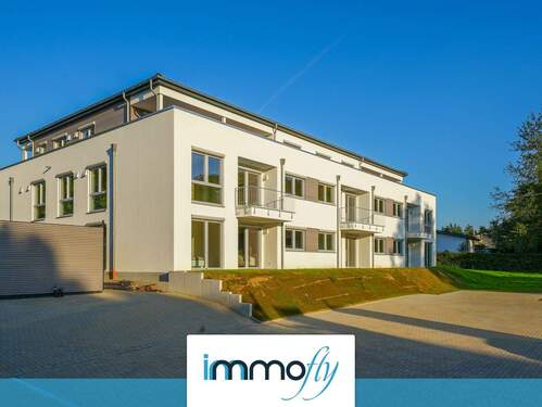 Hausansicht - Licht, Luft & Lebensqualität: Bezugsfreie 3-Zimmer-Wohnung mit Stil, Balkon und barrierearmem Zugang