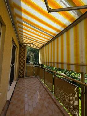 Süd-West Balkon mit Markise - Hochwertige 5-Zimmer Wohnung in München Nord - Familienfreundlich im Grünen