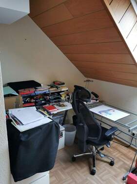 Arbeits- oder Kinderzimmer - 