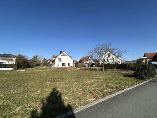 Grundstück - 5 Zimmer Einfamilienhaus in Langensendelbach