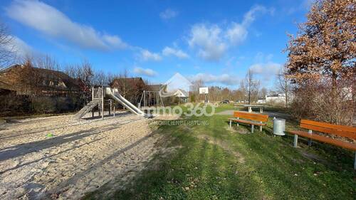 großer Spielplatz - Grundstück in Teltow