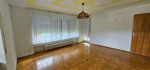 Wohnzimmer EG - 8 Zimmer Mehrfamilienhaus, Wohnhaus zum Kaufen in Steinheim