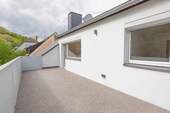 Bild 1 - Hochwertige & große Dachgeschosswhohnung inkl. Einbauküche. Terrasse mit schönem Blick ins Grüne