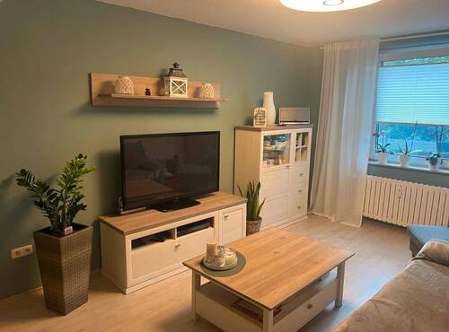Wohnzimmer möbliert - Familienglück im EG mit eigener Terrasse