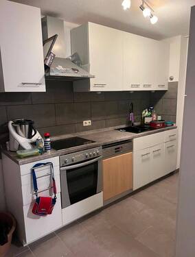 Küche möbliert - 5 Zimmer Etagenwohnung zum Kaufen in Duisburg