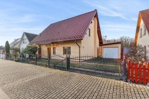 Einfamilienhaus mit Garage und Abstellraum - 4 Zimmer Einfamilienhaus zum Kaufen in Woltersdorf