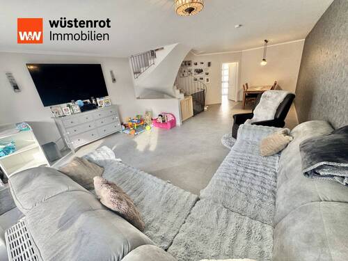 Wohnzimmer - Ankommen. Wohlfühlen. Bleiben. - 445.000,00&nbsp;EUR Kaufpreis, ca.&nbsp; 132,00&nbsp;m&sup2;&nbsp;Wohnfl&auml;che
