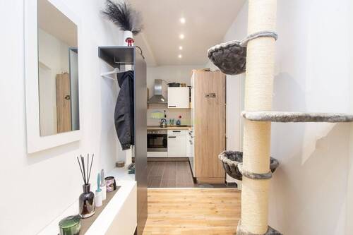 Flur mit Blick Richtung offener Küche - 