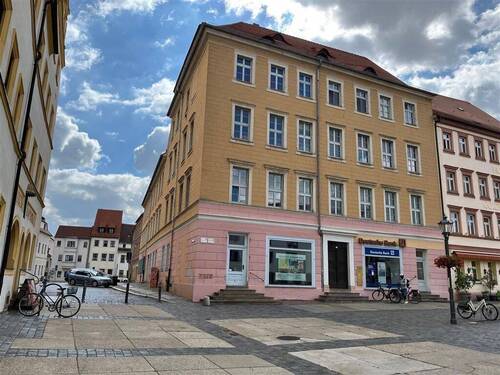 Hausansicht vom Markt - Modernisierte 3-Raum-Wohnung in bester Wohnlage von Torgau zu vermieten