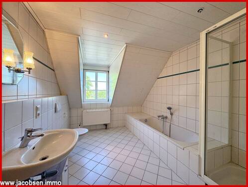 Bad im Dachgeschoss - 