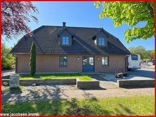 Nordansicht - 6 Zimmer Mehrfamilienhaus, Wohnhaus zum Kaufen in Jübek