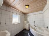 Badezimmer EG - Einfamilienhaus mit 178,40 m&sup2; in Essenbach zum Kaufen