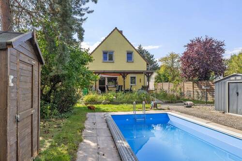 großer Pool - Ein Haus, zwei Chancen - 650.000,00 EUR Kaufpreis, ca.  109,00 m² Wohnfläche