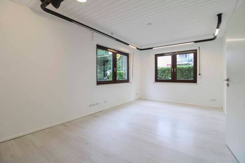 Büro - Bezugsfreie Gewerbeimmobilie mit guter Ausstattung in top angebundener Lage