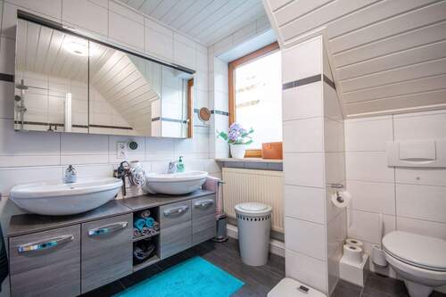 OG: Bad mit 2 Waschbecken ... - 