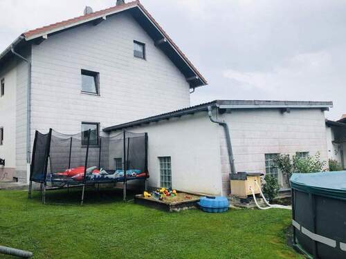 Hinteransicht - 7 Zimmer Einfamilienhaus in Tittling